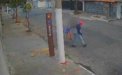 tarado arrasta mulheres