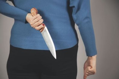 MULHER FACA.JPG