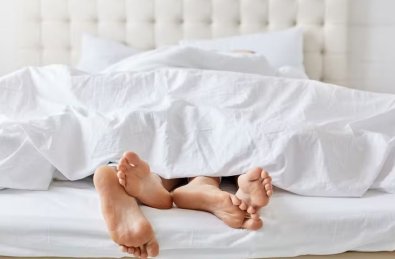 CASAL NA CAMA.JPG