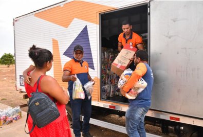 entrega de cestas basicas.JPG