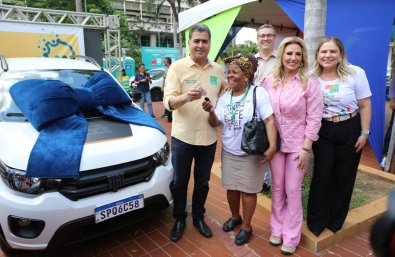entrega de premio.jpg