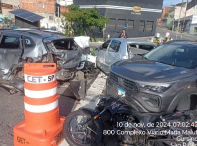 CARRO LUXO ACIDENTE.jpg