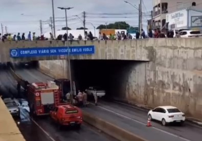 mulher trincheira queda