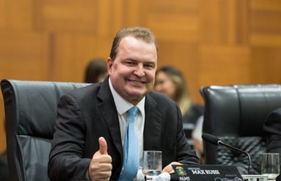 MAX RUSSI.jpg