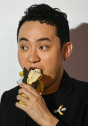 EMPRESARIO E BANANA.jpg