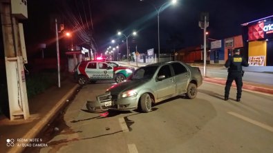 bateu no poste 