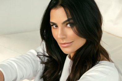 CINTIA CHAGAS.jpg