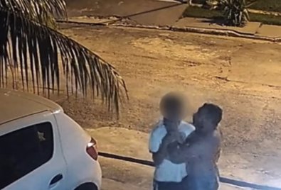 policial enforcando menor.jpg