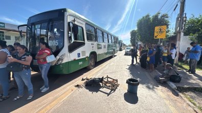 ponto-onibus-lotado