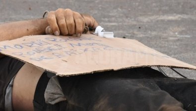 homem papelao.jpg