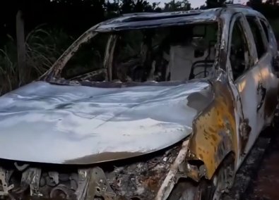 carro incediado por ladroes.jpg