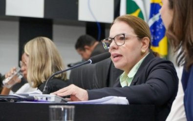 PAULA CALIL.jpg