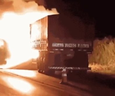 carreta fogo.jpg