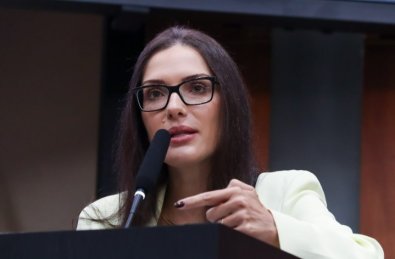 JANAINA RIVA.jpg