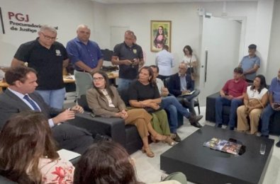 PRUCURADOR RECEBE DEPUTADOS.jpg