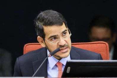 JORGE MESSIAS - AGU.jpg