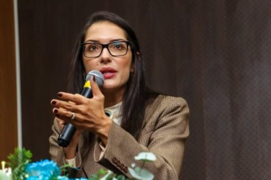JANAINA RIVA.jpg