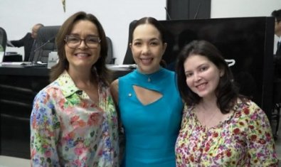 MAYSA LEAO - MAE.jpg