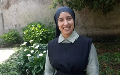 freira afastada.jpg