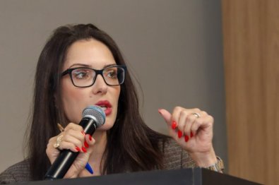 JANAINA RIVA.jpg
