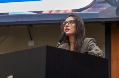 JANAINA RIVA.jpg