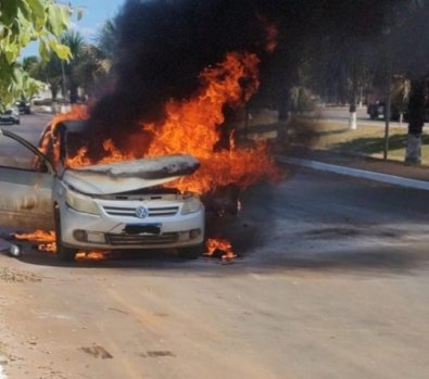 CARRO fogo alta floresta.jpg