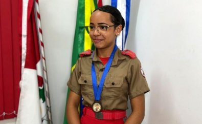 ALUNA MEDALHA.jpg