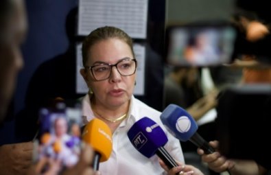 PAULA CALIL.jpg