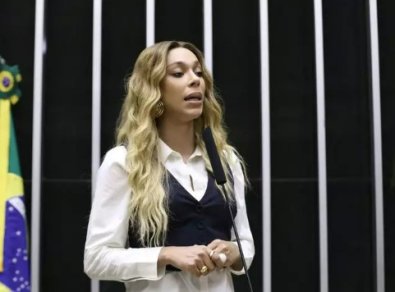 ERIKA HILTON.jpg