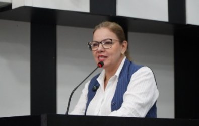 PAULA CALIL.jpg