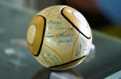 BOLA AUTOGRAFADA NEYMAR.jpg