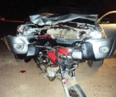 caminhonete e moto.jpg