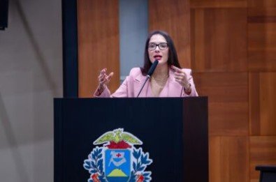 Janaina Riva (1).jpg