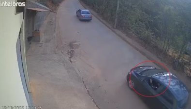 policial-tiro-carro.jpg