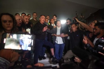 bolsonaro-tornozeleira.jpg