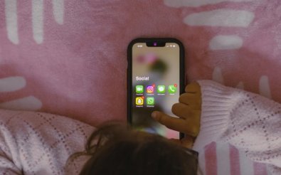 crianca - celular.jpg