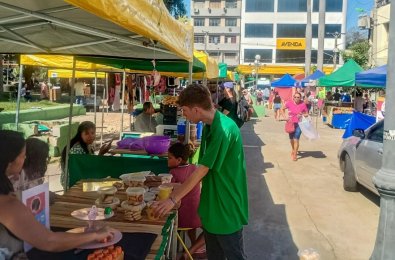 feira-praca-cuiaba.jpg