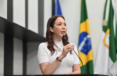 MAYSA LEAO.jpg