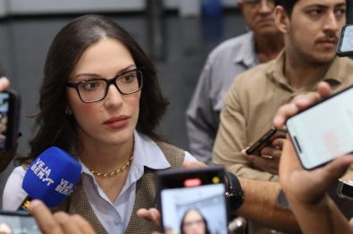 JANAINA RIVA.jpg