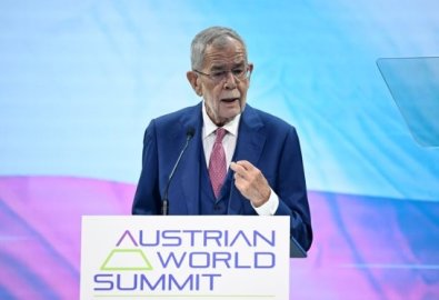 Alexander Van der Bellen.jpg