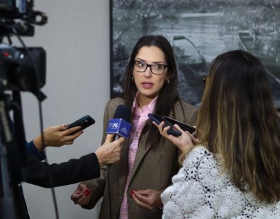JANAINA RIVA.jpg